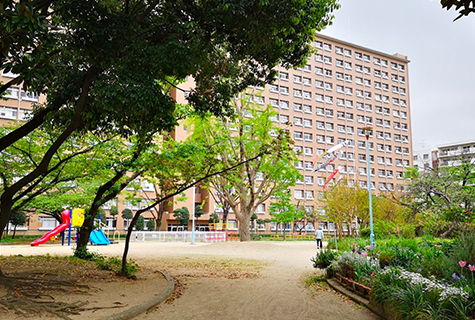 クリニックの横には、中津公園がございます。